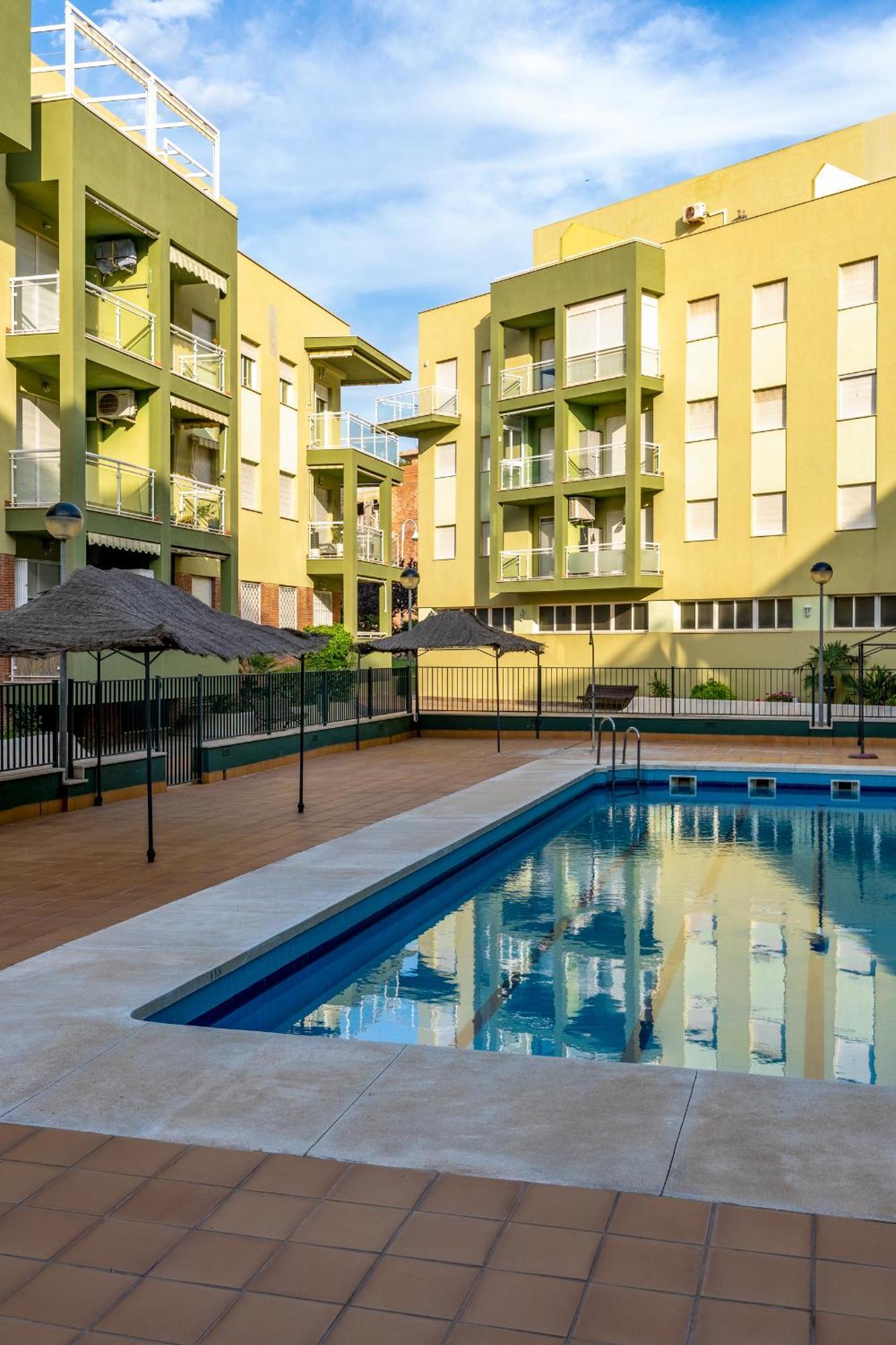 Bonito Apartamento En La Playa Con Piscina Торенуева Екстериор снимка